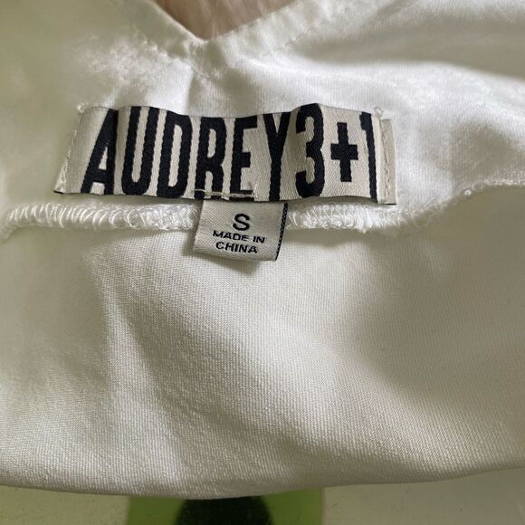 White silk/poly spaghetti strap Cami w/ feathers. V front & back size small - Picture 7 of 12